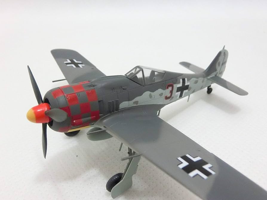 HACKER社製　フォッケウルフ　ARF Amazon | 1/72 完成品 36403 ドイツ空軍 フォッケウルフ Fw